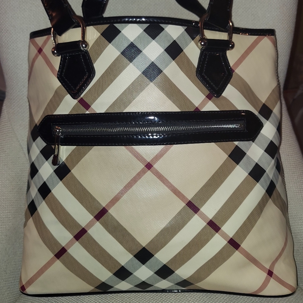 Burberry zip top nova check tote